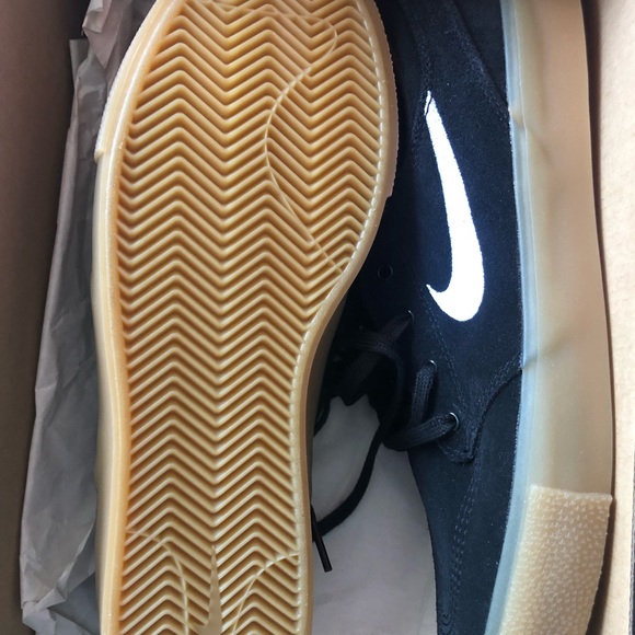 SbNike brand new size 8.5 - Picture 2 of 3